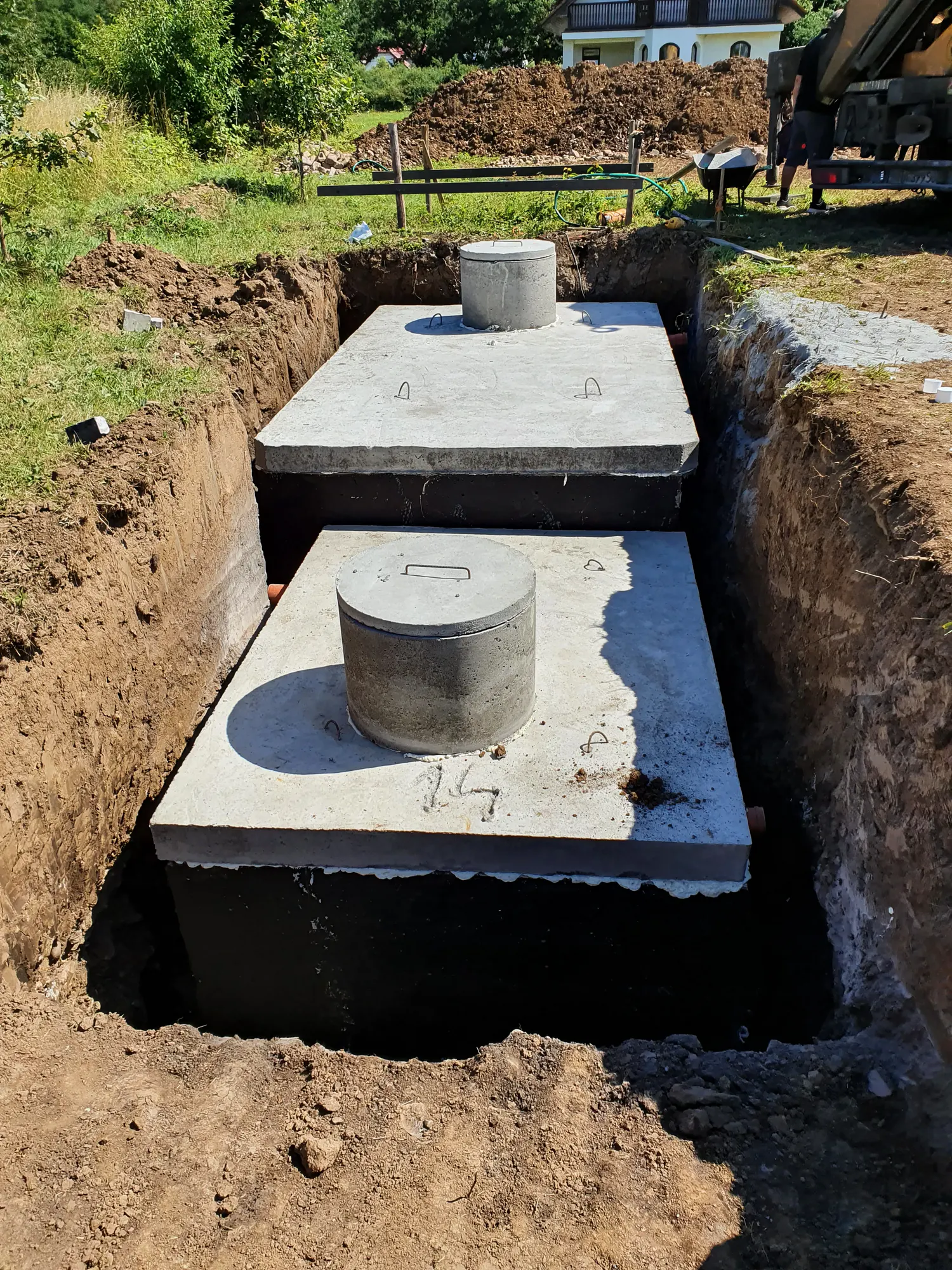 Montaż betonowego szamba – realizacja Szamba Czarbet